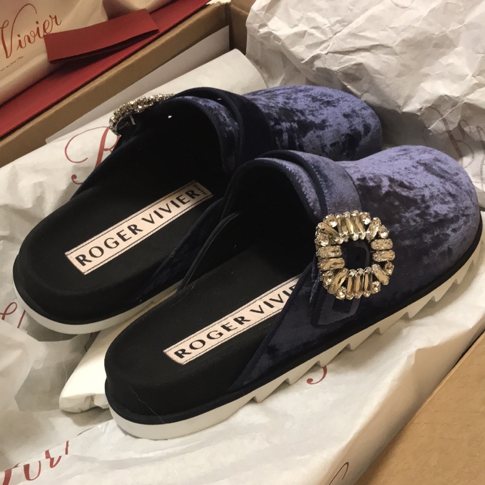 NA!! Roger vivier velvet mule